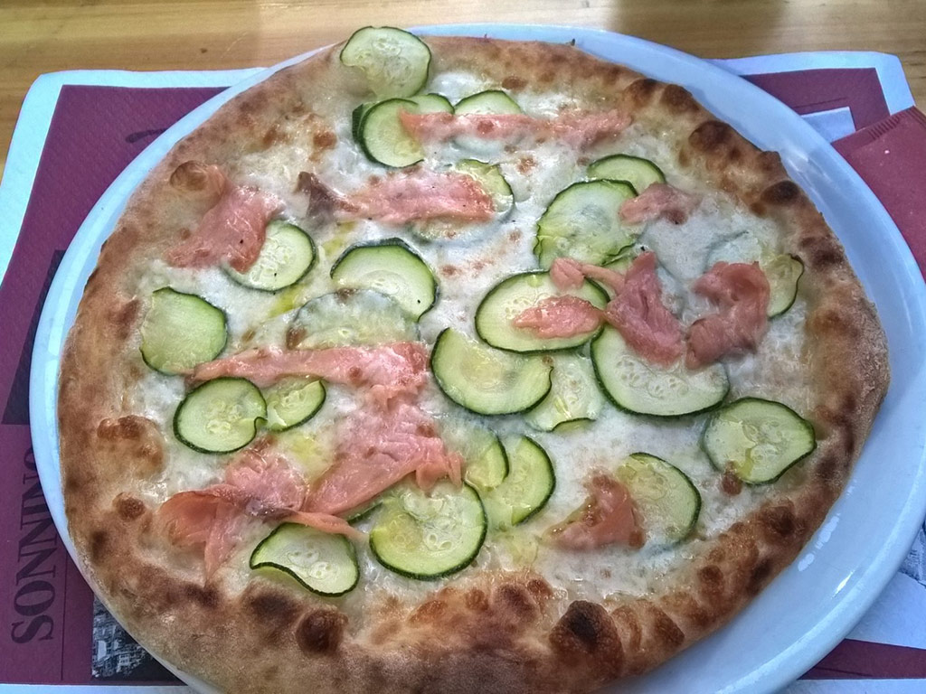 pizza-salmone-e-zucchine