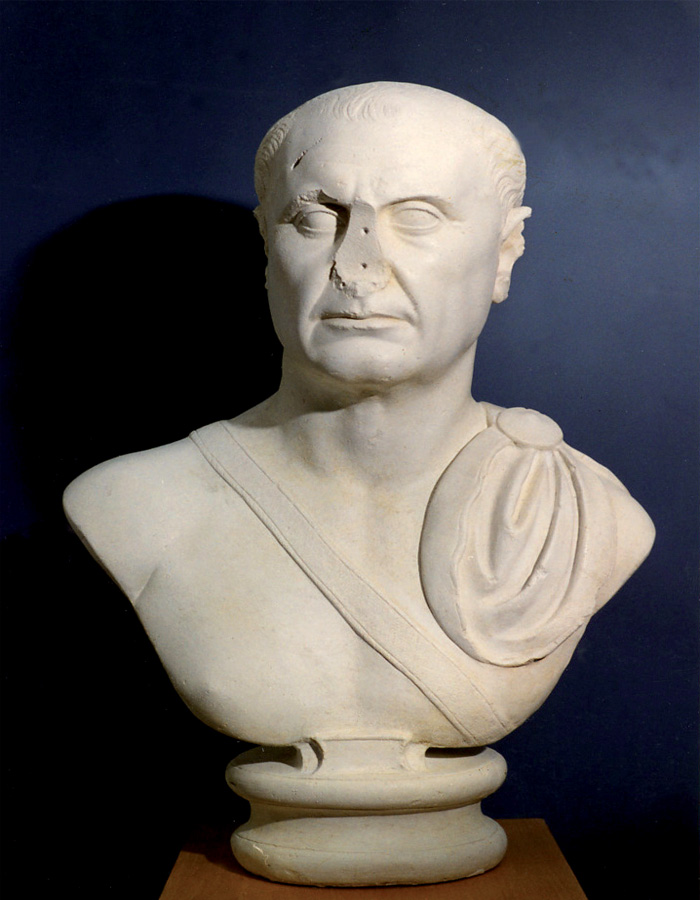 Fig.6 : Ancora un marmo da Privernum ‘scoperto, disperso e ritrovato’: busto di L. Iulius Ursus - età traianea (calco). Priverno, Museo Archeologico da originale ai Musei Vaticani.