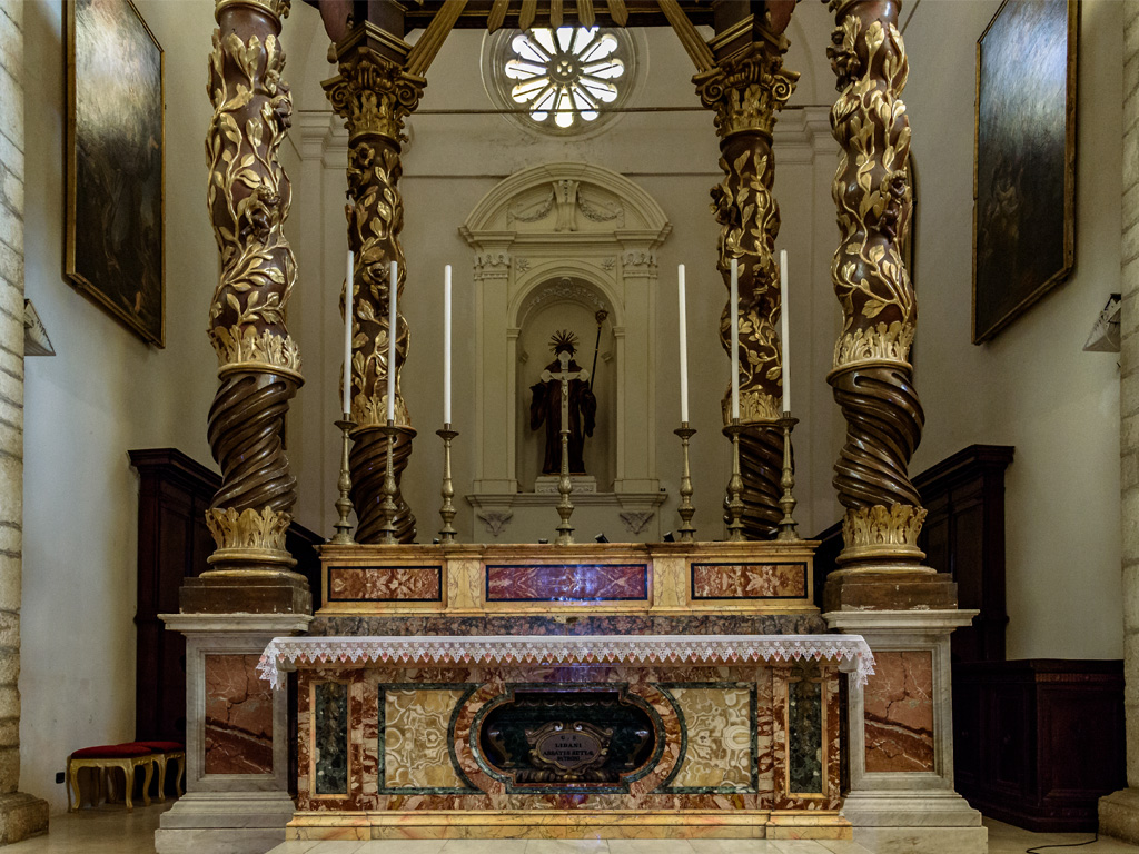 Cattedrale Santa Maria altare ph: CorsettiAnna