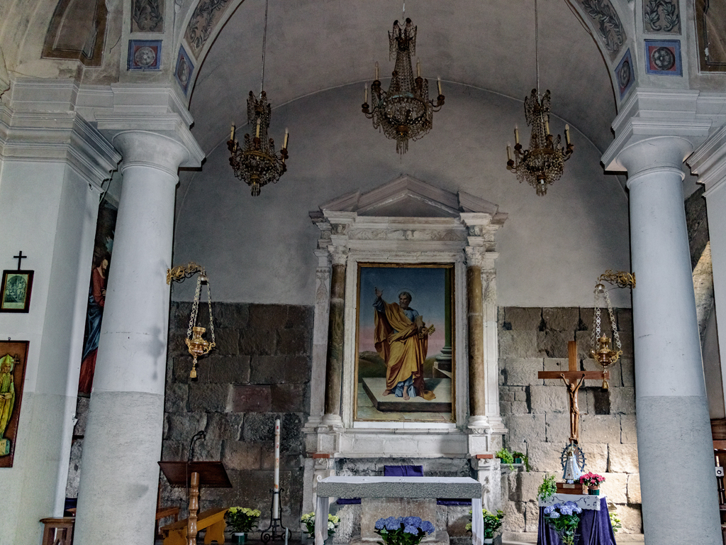 Chiesa di San Pietro - Altare