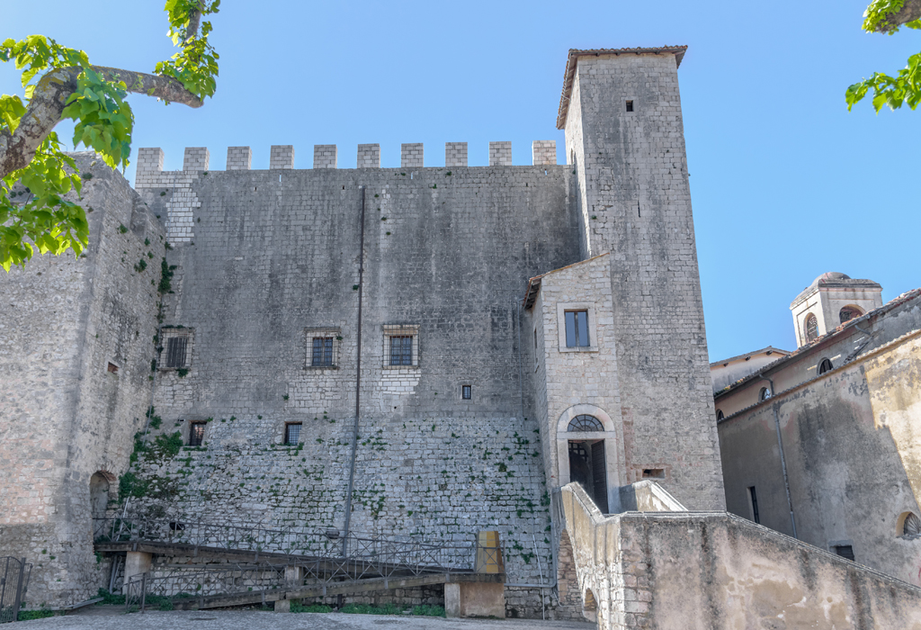 castello-baronale-maenza-1024x700
