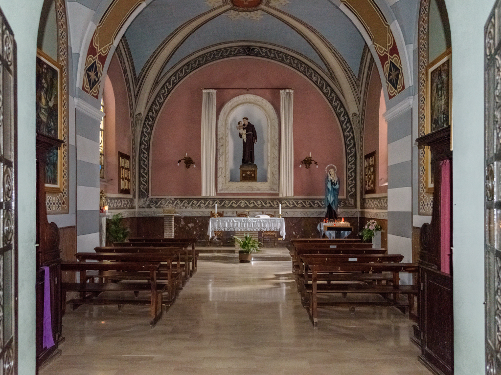 Chiesa di Santa Maria del Gesù - interno
